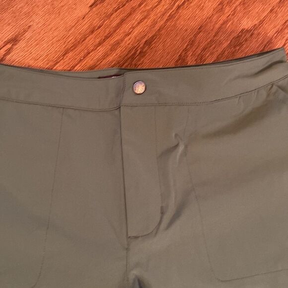 NWT Mountain Khakis green shorts 10 - water repellent, classic fit - Picture 3 of 13